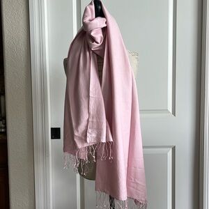 EUC Pamina cashmere scarf/wrap 36” x 80” baby pink with fringe